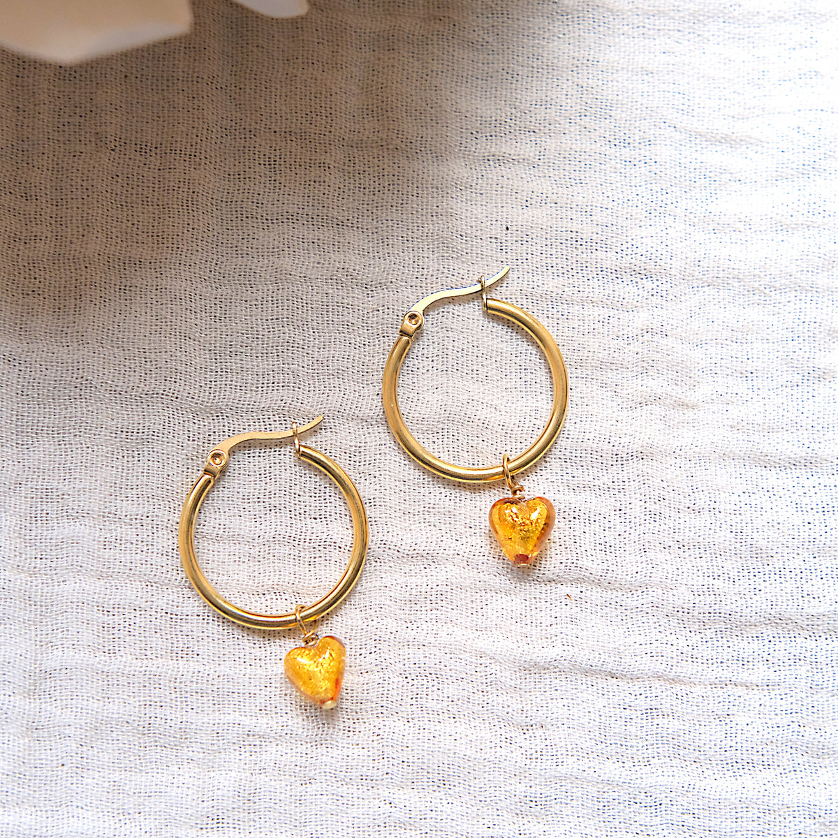 Heart Murano Glass Hoop Earrings 24mm - Gold