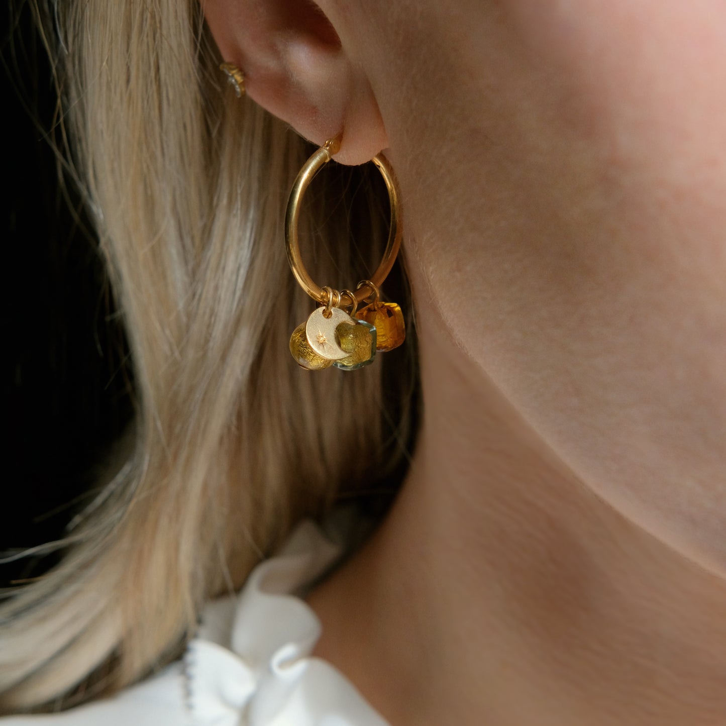 Perlina Moon Hoop Earrings 24mm - Gold vermeil